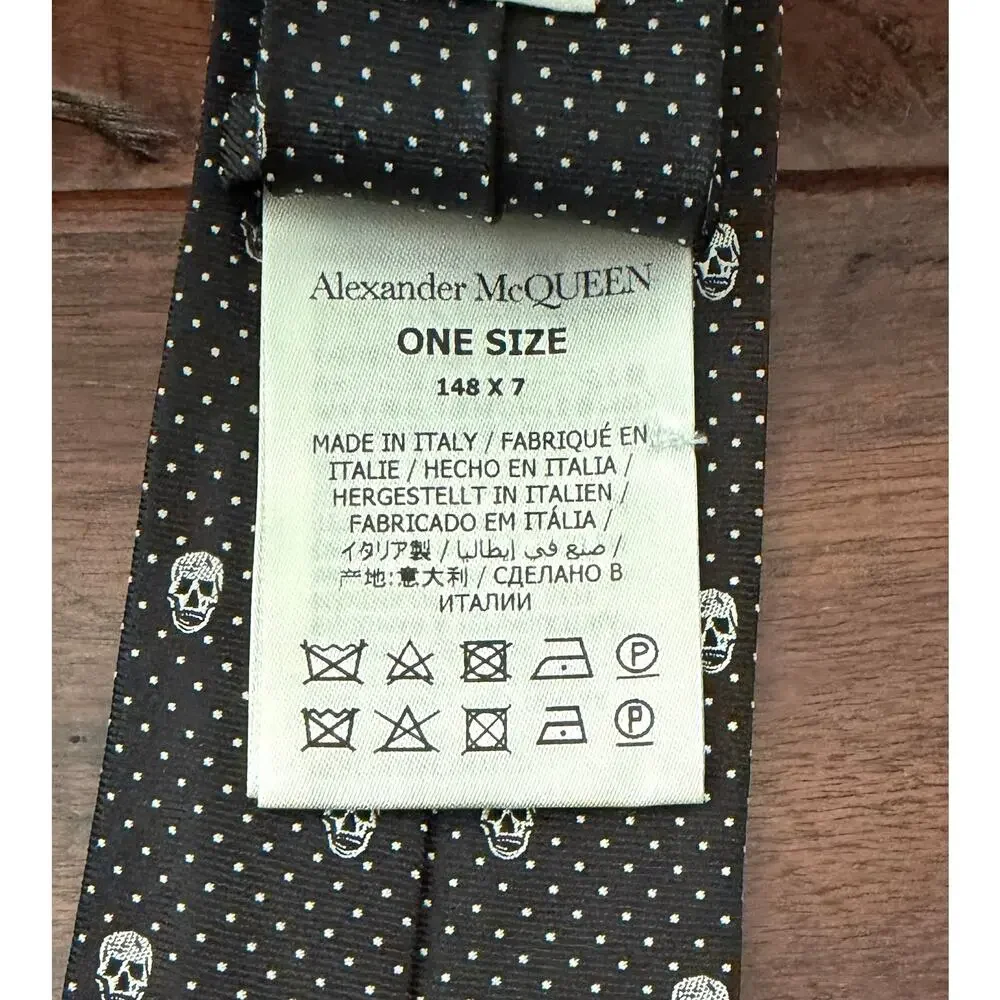 $325 NWT McQueen Skull Patterned Print 100% Silk Black White Slim Tie
